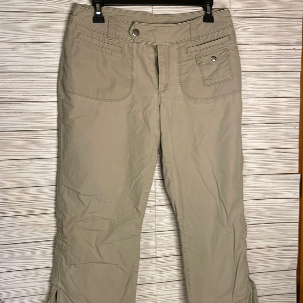 0433 Patagonia women’s cargo capris, size 10